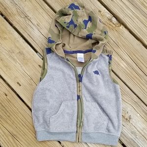Gray/camo zippered sleeveless sweater vest